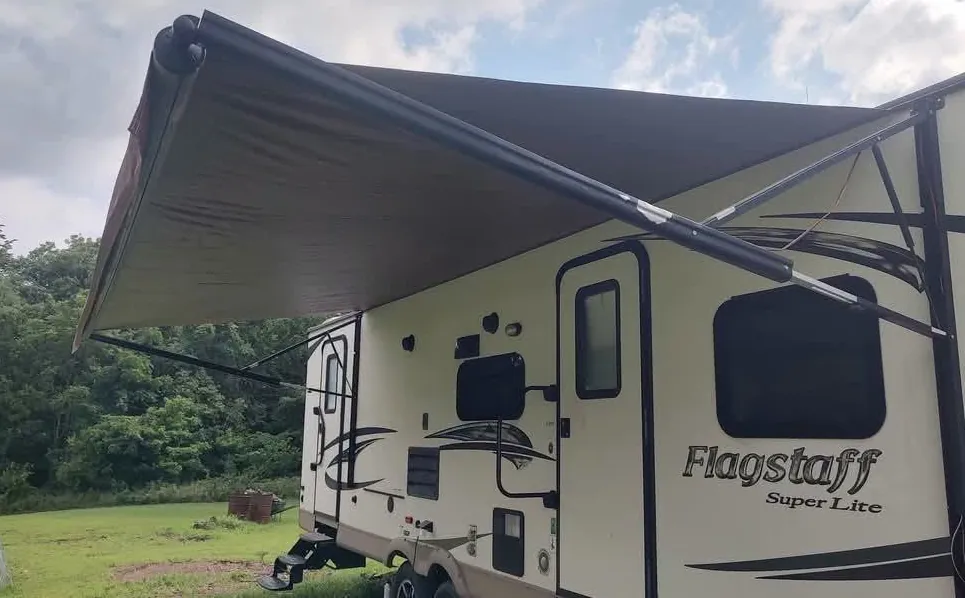 Fabric replacement on an RV in Florida