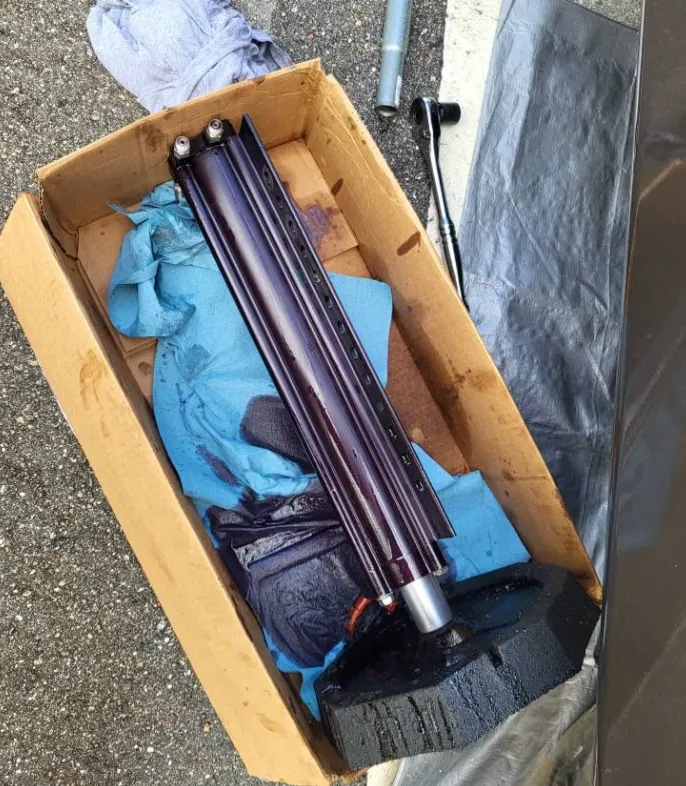 Jack cylinder reseal on an RV in Florida
